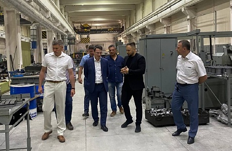 Алмаз Хакимов в ходе рабочего визита посетил предприятия–резидентов ТОСЭР «Заречный» Алмаз Хакимов в ходе рабочего визита посетил предприятия–резидентов ТОСЭР «Заречный»